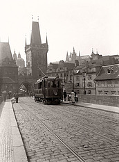 J. Srp: Tramvaj na Karlově mostě, 1908 